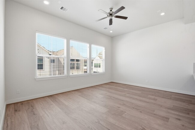 Building Photo - 1106 Yellow Pl