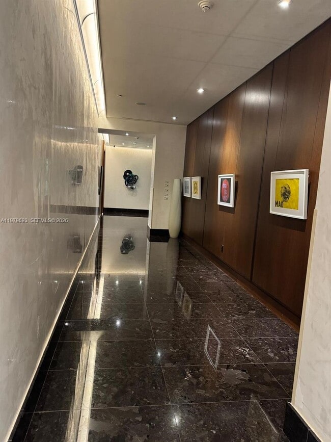 Building Photo - 200 Biscayne Blvd Way