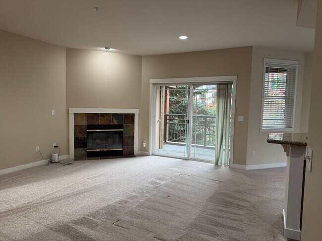 Building Photo - Issaquah 1bed Condo