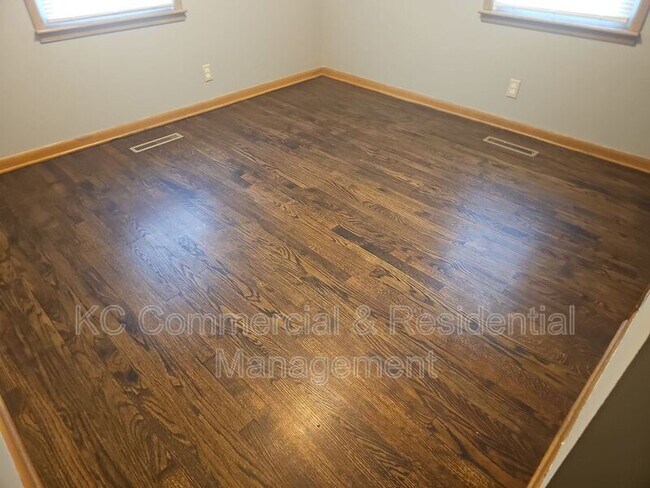 Building Photo - 6713 NW Evelyn St