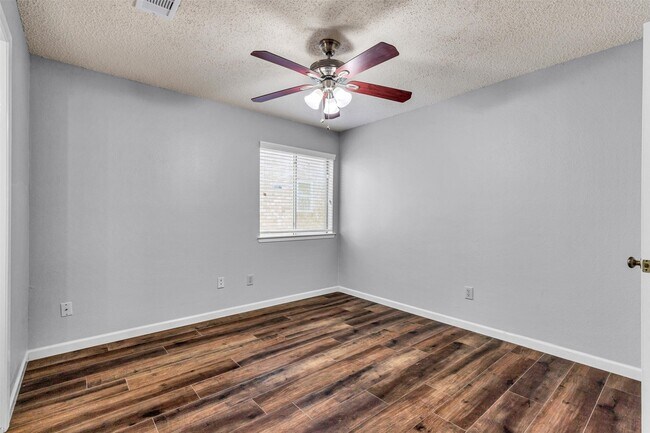 Building Photo - 3407 Pecan Point Dr