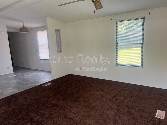 Building Photo - 164 Matts Ln