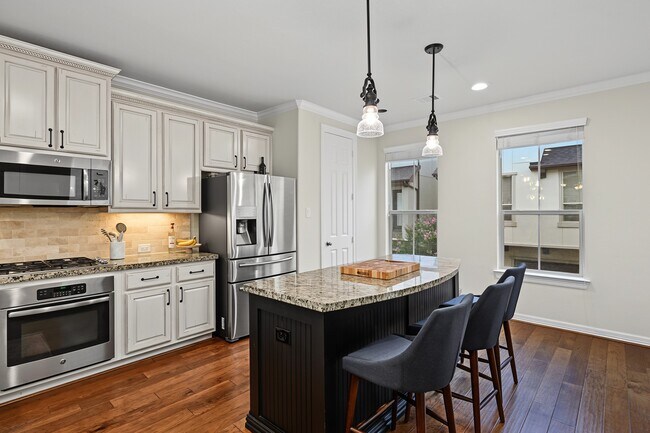 Building Photo - 2713 Shadybrook Meadow Dr