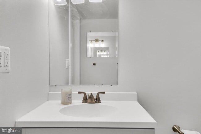 Building Photo - 4224 Kinmount Rd