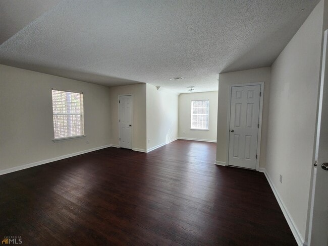 Building Photo - 7130 Cavender Dr SW