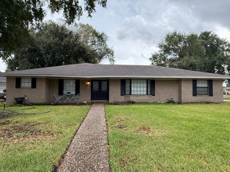 Primary Photo - 4121 Willowoak Dr