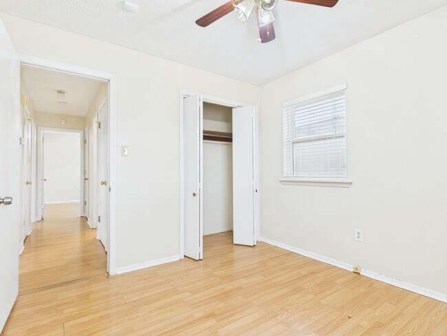 Building Photo - 4663 SE Brighton Dr