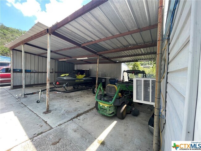 Building Photo - 1910 FM2673