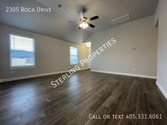 Building Photo - 2305 Roca Dr