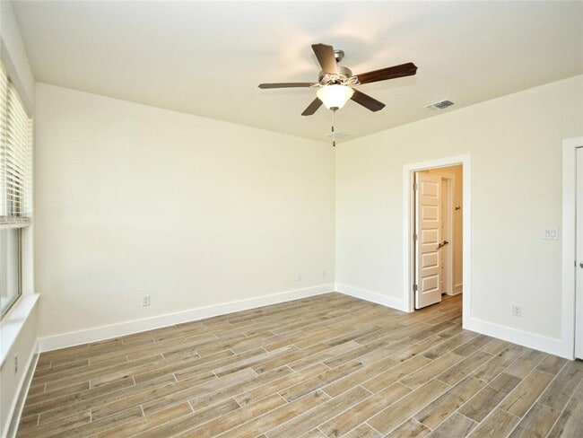 Building Photo - 408 Parkline Dr