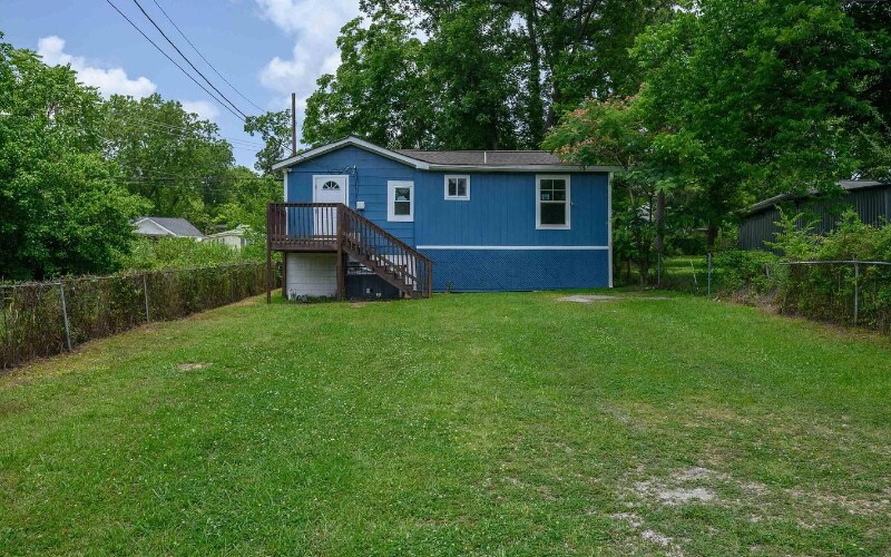 Building Photo - 2033 E Lake Blvd