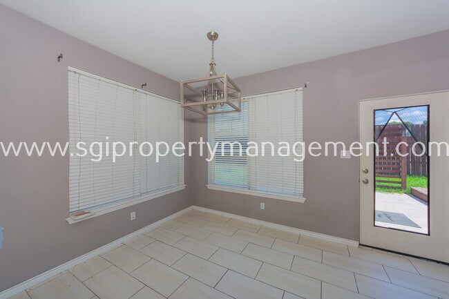 Building Photo - 6001 Pinwood Cir