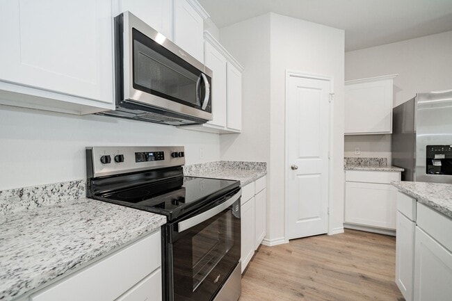 Building Photo - 2110 Thornton Dr