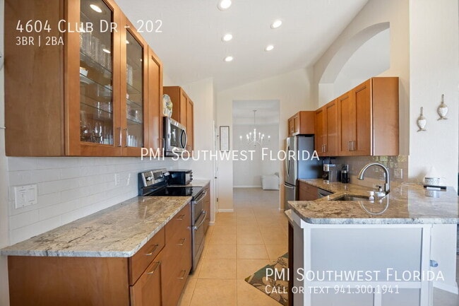 Building Photo - 4604 Club Dr