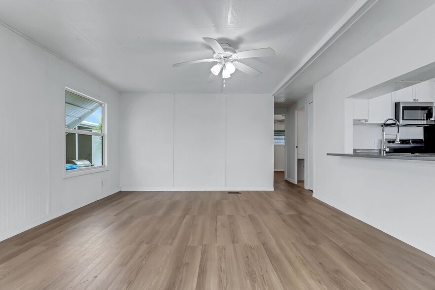 Building Photo - 243 Tangerine Dr