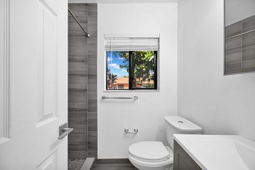 Building Photo - 6432 NE 1st Ct