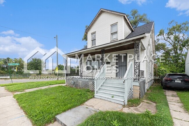 Building Photo - 15457 Cloverlawn Ave