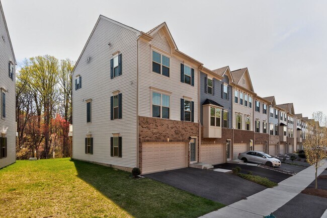 Building Photo - 19753 Grn Vlg Dr