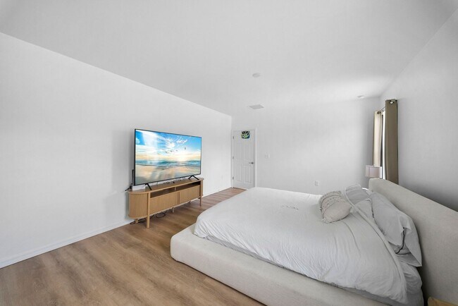 Building Photo - Newer-construction 3-bedroom, 2-bath home in Fort Myers