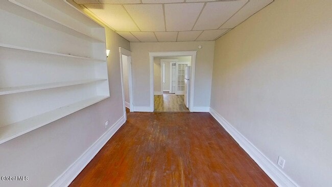 Building Photo - 566 Park Ave