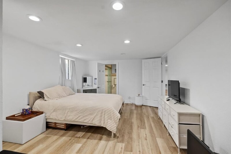 Building Photo - 308 6th St