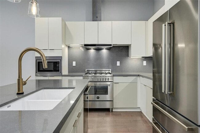 Building Photo - 207 W Johanna St