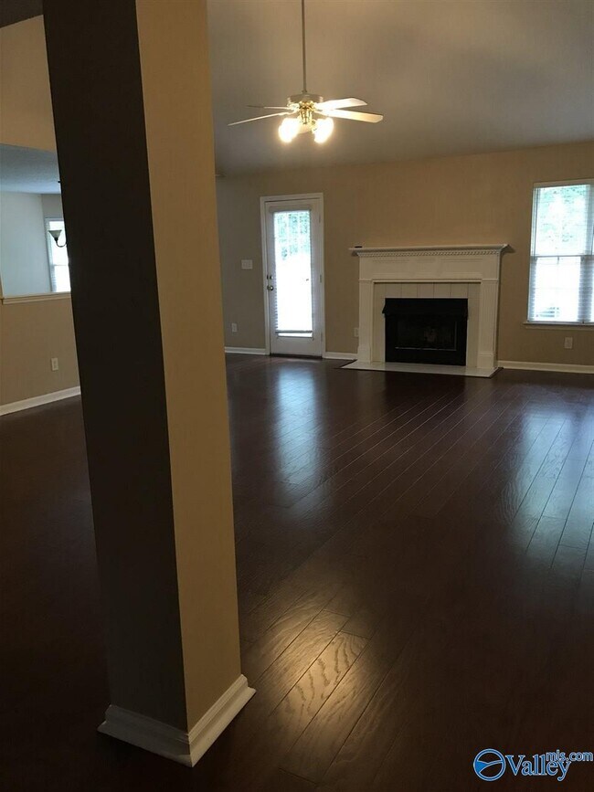 Building Photo - 110 Bridgeway Ln