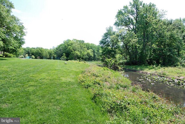 Building Photo - 6631 Wakefield Dr