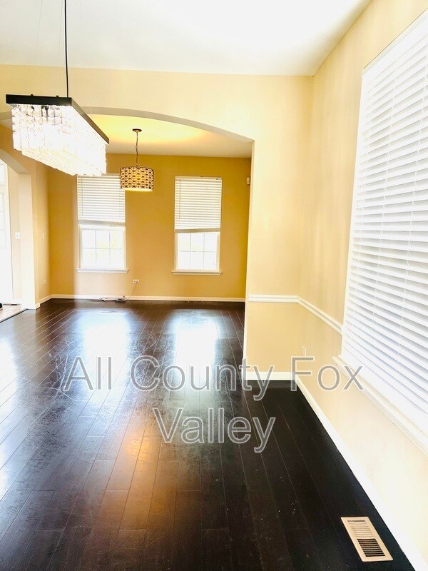 Building Photo - 2080 Mark Cir