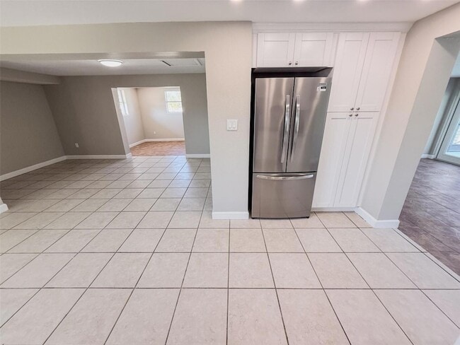 Building Photo - 818 Bayview Dr