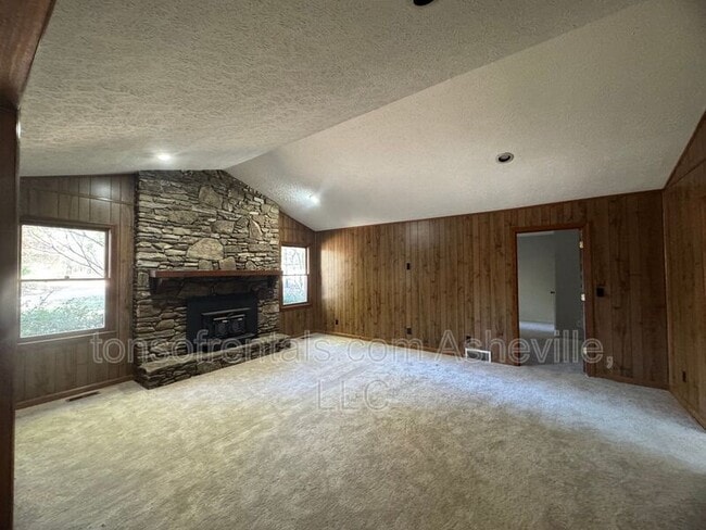 Building Photo - 136 Atwood Dr