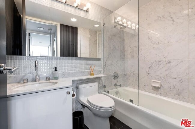 Building Photo - 10520 Wilshire Blvd