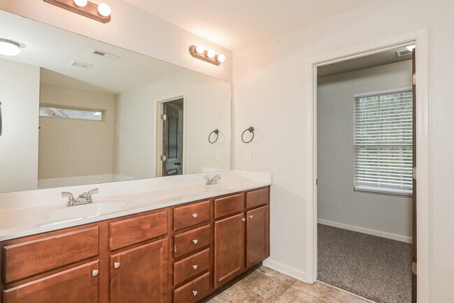 Building Photo - 441 Chandler Bluff Ct SE