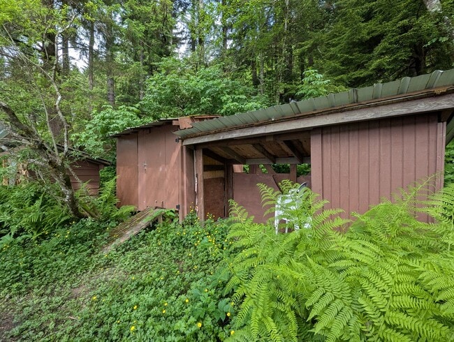Building Photo - 2 bed/2.5 bath single family home w/ bonus...