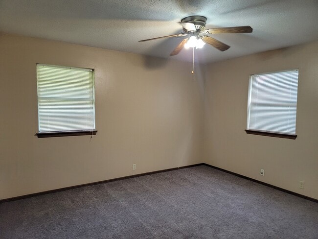 Building Photo - 3201 Chisholm Trail