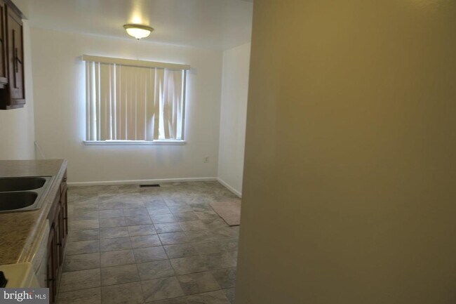 Building Photo - 3514 Cranmer Mews