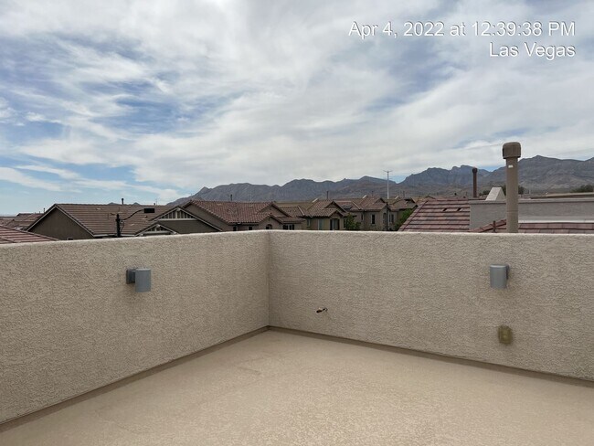 Building Photo - 3 Bedroom w/ Rooftop Deck in Providence