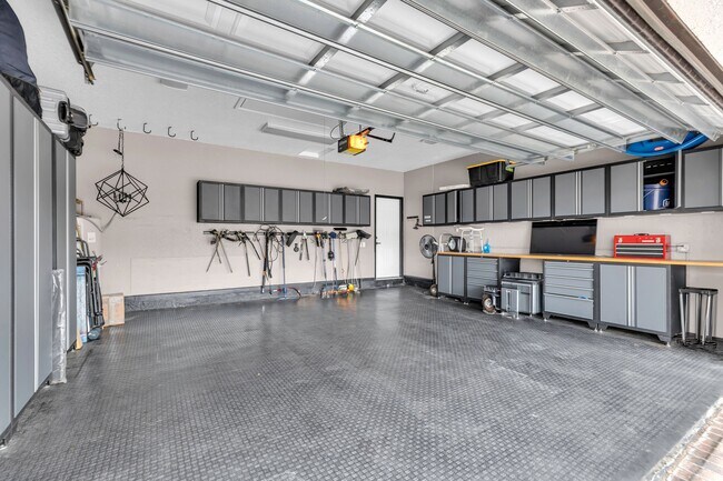 Building Photo - 950 Marina Dr