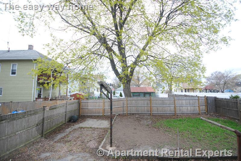 Building Photo - 15 Taylor St