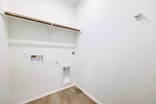 Building Photo - 307 Simmental Loop