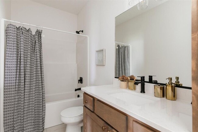 Building Photo - EXECUTIVE RANCH!! 4 Bed, 3 Bath Home in Waukee