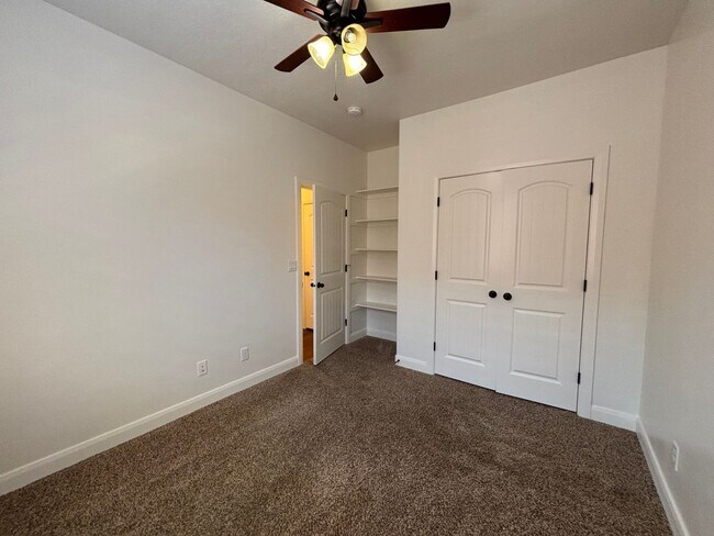 Building Photo - SPACIOUS 3 BEDROOM HOME FOR RENT IN HURRICANE!