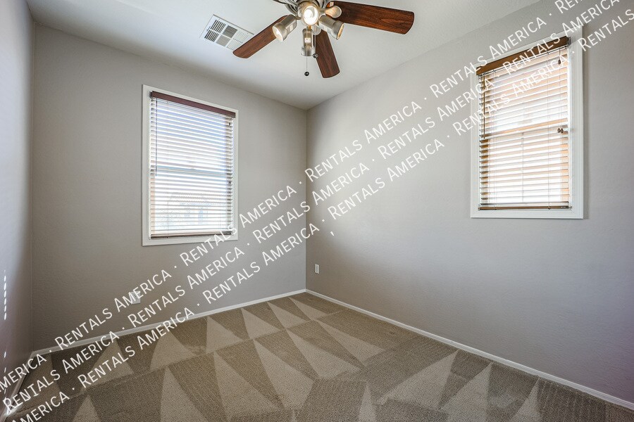 Building Photo - 906 S Annie Ln