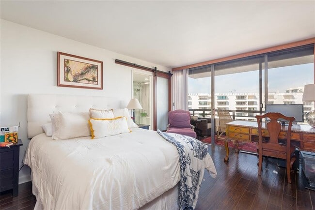 Building Photo - 5700 Mariner St