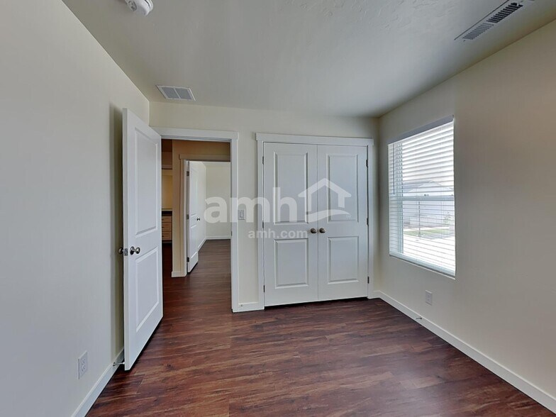 Building Photo - 9412 W Shumard St