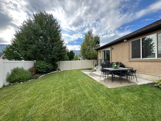 Building Photo - 1354 Ridgeway Rd