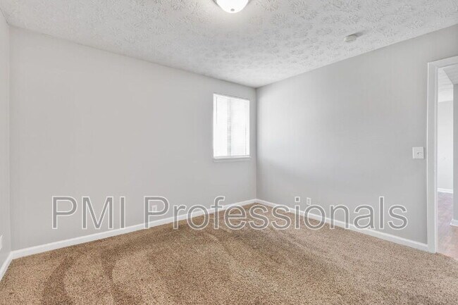 Building Photo - 800 Anderson Ln