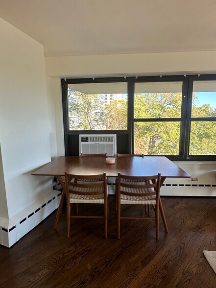 Building Photo - 3410 N Lake Shore Dr