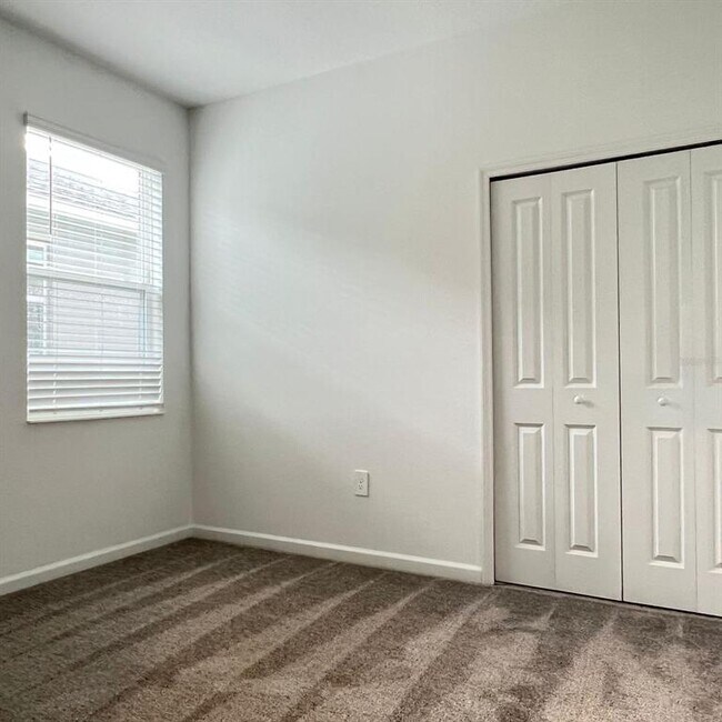 Building Photo - 836 Daring Dr