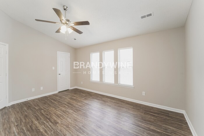 Building Photo - 5831 Silver Eagle Dr